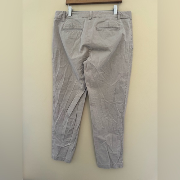 Banana Republic Women's Light Gray Crop Pants - Picture 6 of 6
